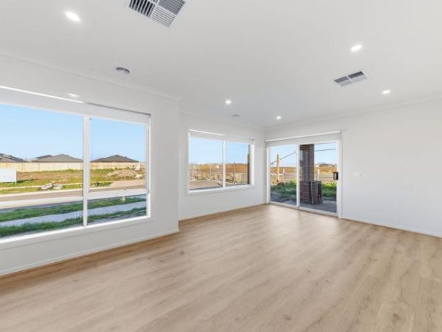 Brand new Solar Powered home awaits in Clyde!