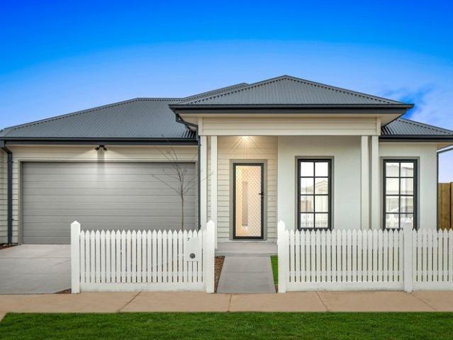 CONTEMPORARY STYLE. GENEROUS SPACE. MOVE IN READY