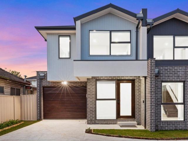 BRAND NEW SOPHISTICATED FAMILY LIVING IN THE HEART OF SUNSHINE