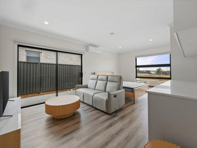 BRAND NEW SHARED ACCOMODATION Signing bonus!