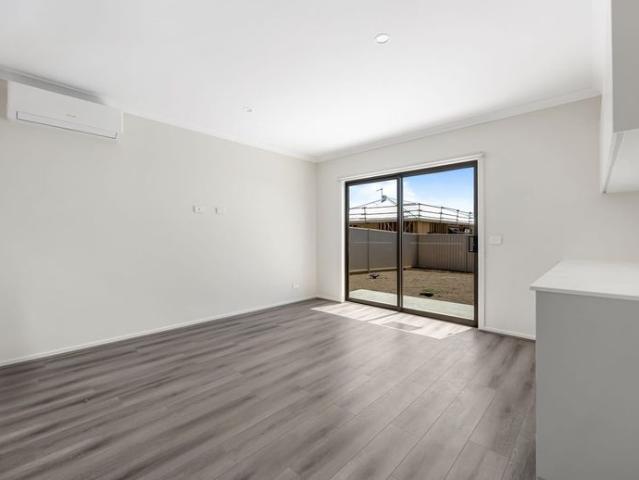 BRAND NEW SHARED ACCOMODATION Singing Bonus!