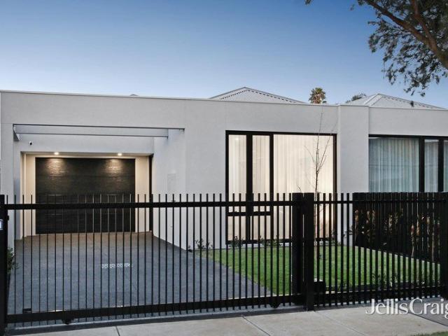 Brand New, Single Level Executive Lifestyle