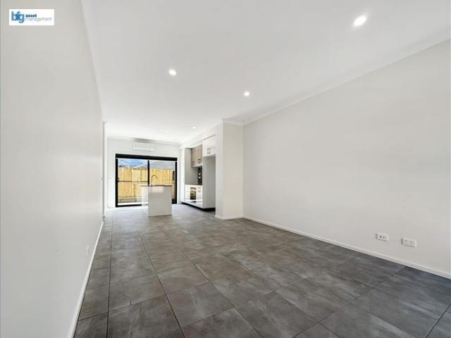 Brand New & Spacious 3 Bedroom Townhouse in Cranbourne