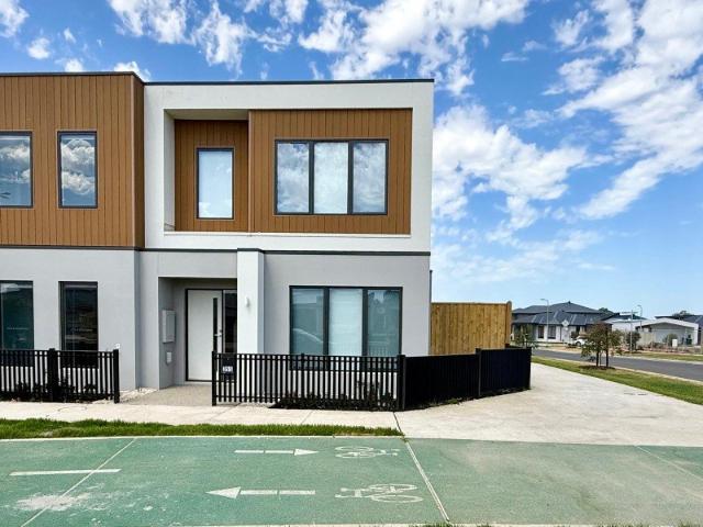 Brand New Spacious 4 bed 3 bath 2 car park house Evergreen at Botanical 1661