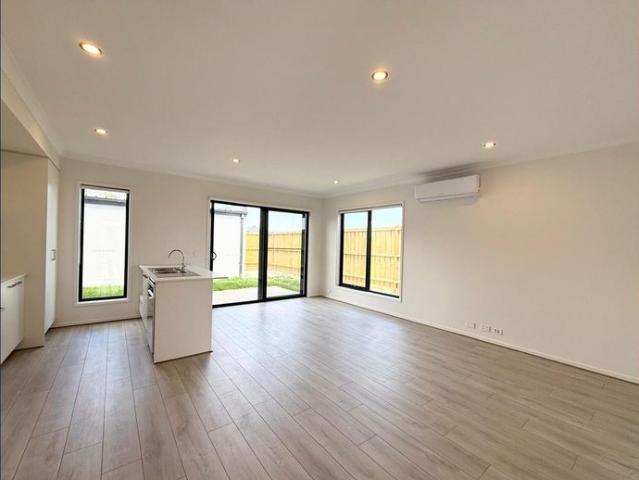 Brand New Spacious 4 bed 3 bath 2 car park house Evergreen at Botanical 1661
