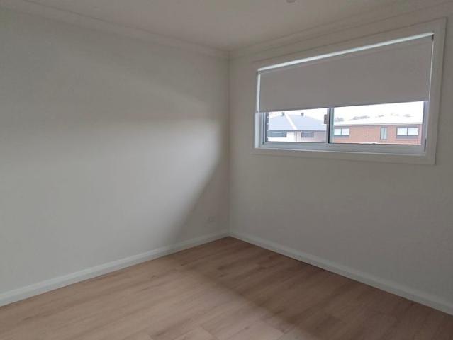 Brand New Spacious 5 Bedroom Family Home with Self Contained Granny Flat for Rent