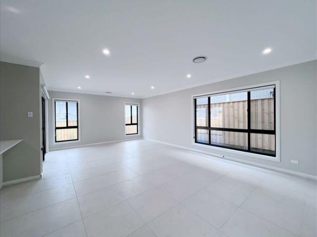 BRAND NEW spacious 5 Bedroom House with 2 Ensuite and EV CHARGER and Solar