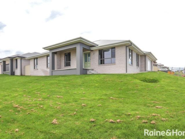 BRAND NEW SPACIOUS FOUR BEDROOM HOME IN KELSO