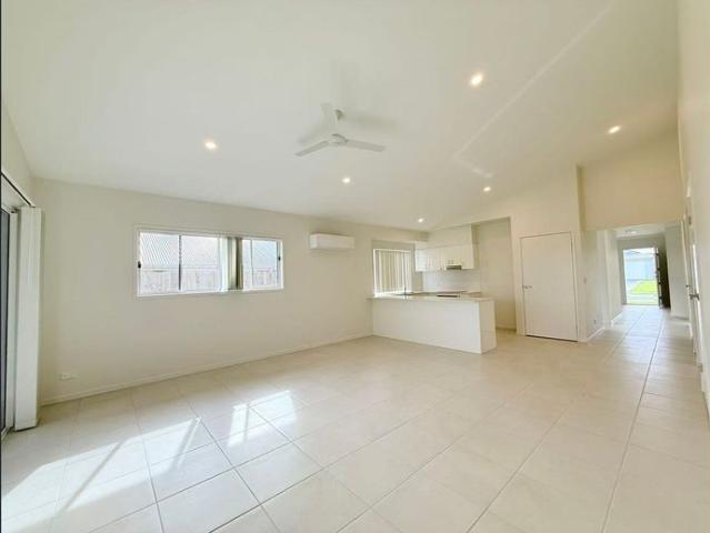 Brand New Spacious Family Home in Convenient Logan Reserve Location