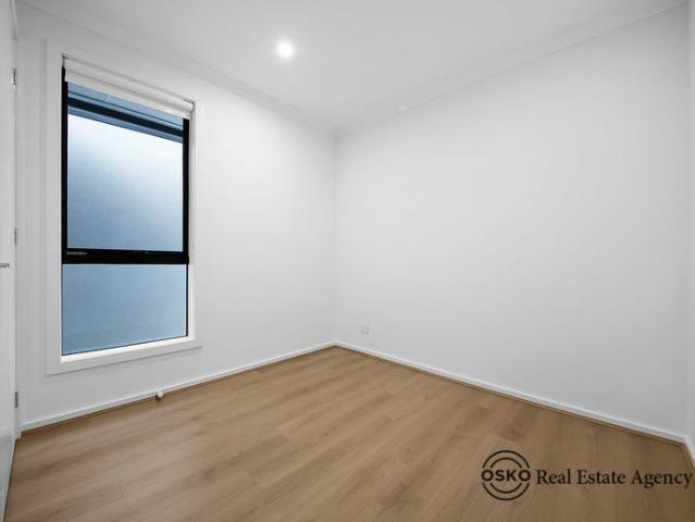 Brand New Spacious Family Living in a Desirable Lara Location