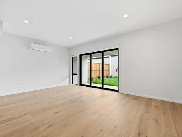 Brand New Spacious Family Living in Point Cook