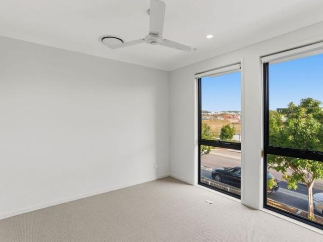 BRAND NEW SPACIOUS LIVING HOME WITH DUCTED COOLING & HEATING!
