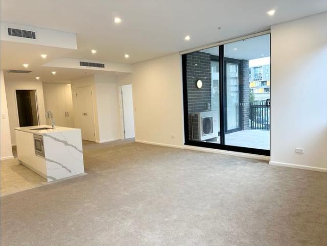 Brand New Magnificent Modern High Quality Three Bedroom Apartment in The Heart of Meadowbank！