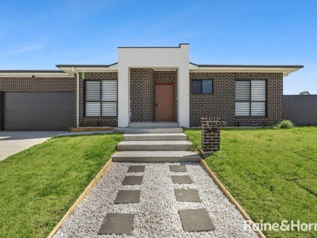 Brand New Spacious Torrens Title Living with a Luxurious, Low Maintenance Lifestyle