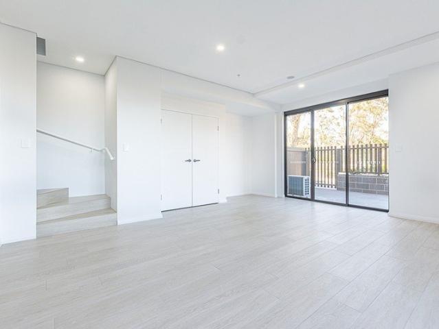 Brand New Split Level 3 Bedroom Apartment With Huge Courtyard!