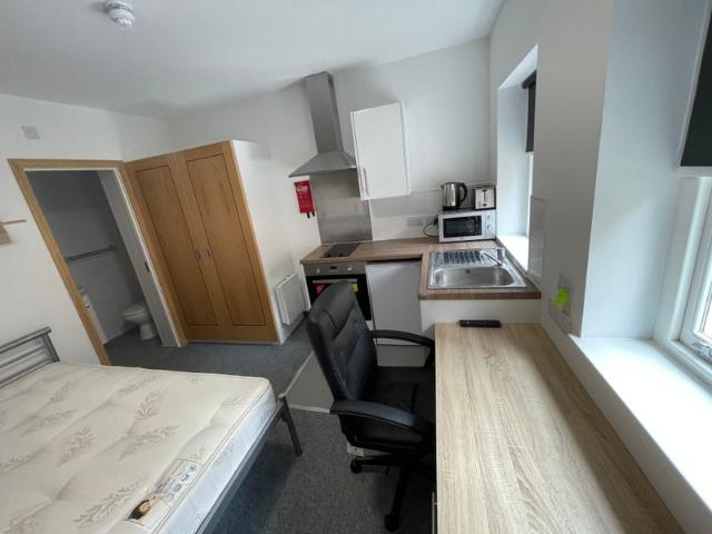 Brand new Studio all bills Inc 3 mins to UoL
