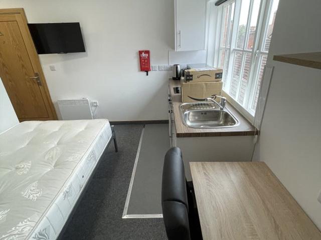Brand new Studio all bills Inc 3 mins to UoL