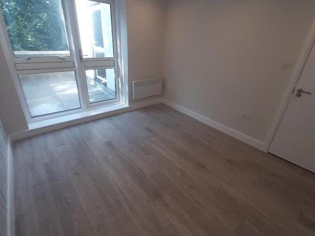 Brand New Studio with Balcony Access, London NW2
