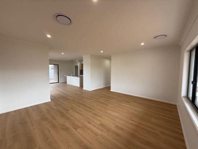 Brand New Stunning 3 Bedroom Townhouse
