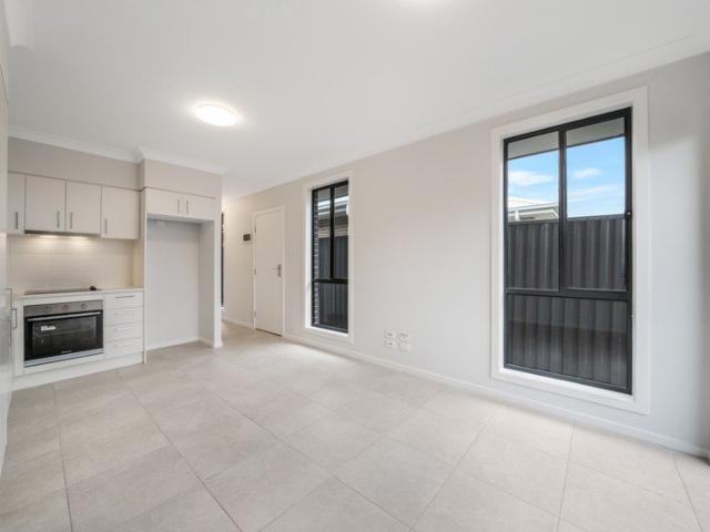 Brand New & Stylish 1 Bedroom Granny Flat in a Convenient Location!