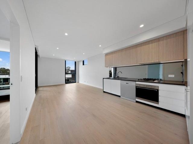 Modern 1 Bedroom Unit with Spacious Study Close to Tallawong Metro Station