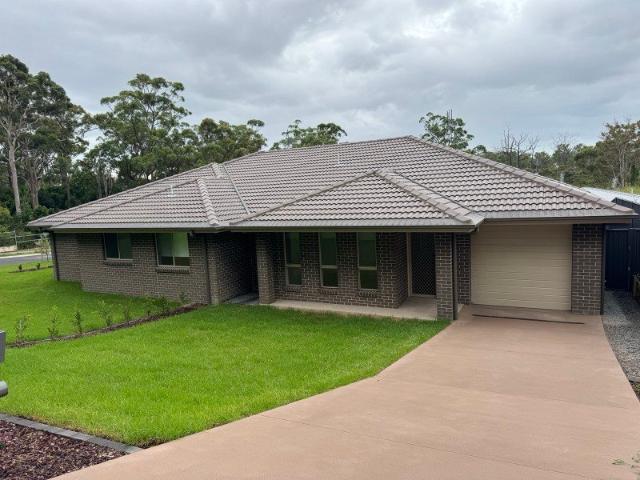 Brand New Stylish 3 Bedroom Duplex Living in Warnervale