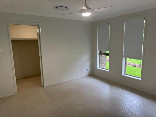 Brand New Stylish 3 Bedroom Duplex Living in Warnervale