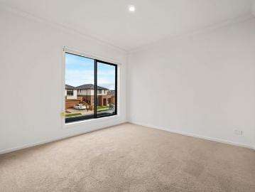 Brand New stylish home in the Alamanda K 9 College zone