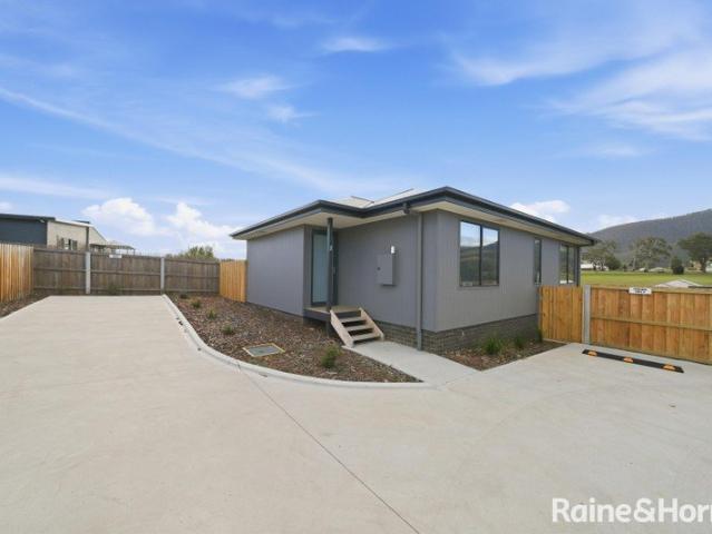 Brand New, Stylish & Low Maintenance Living in New Norfolk