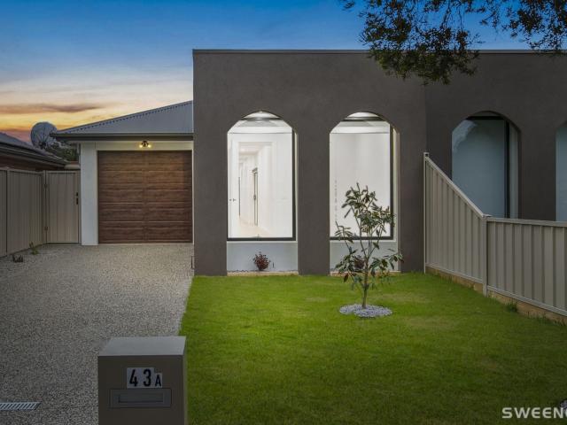 Brand new stylish residence four bedroom residence In quiet location