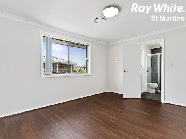 Brand New Stylish Street Facing Town Home Short Walk to Quakers Hill Train Station