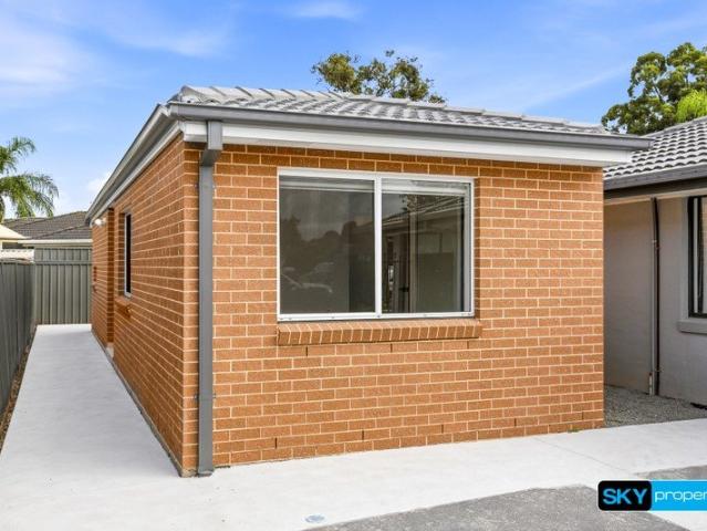 Brand New Premium Granny Flat + Driveway Parking