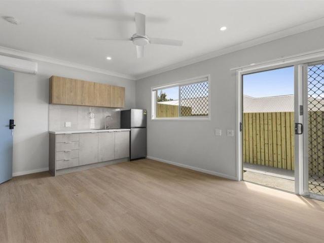 BRAND NEW ROOMY ASPLEY STUDIOS SUPERB LOCATION!