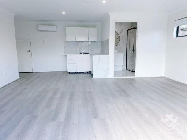 Brand New Renovated 1 Bedroom Studio in Pimpama