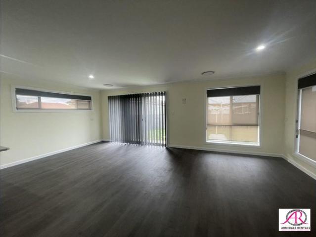 Brand New Walk to Town 1 bedroom