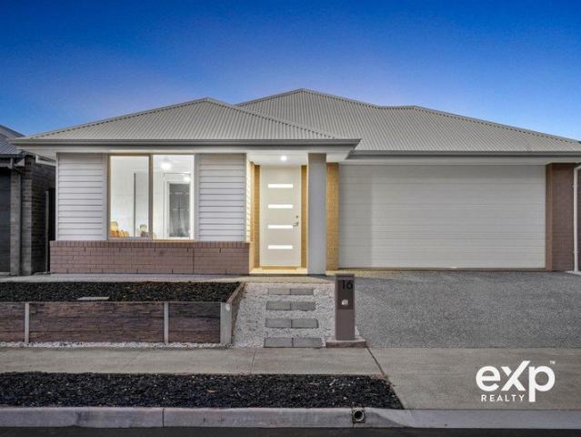 Brand New Weeks Homes Luxury Elite Family Living in Brookmont Estate