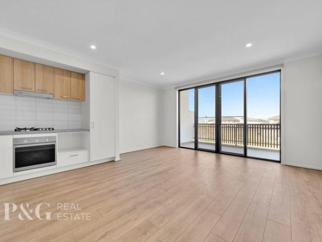 Brand New Town House In The Heart of Clyde North!