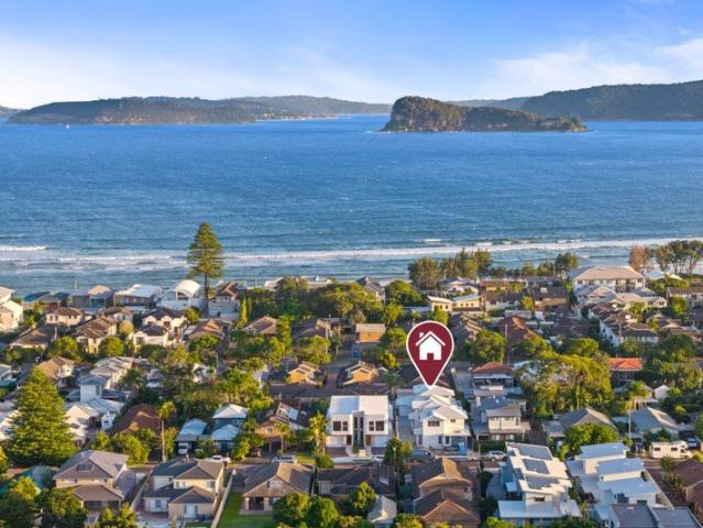 Brand New Townhome with a Pool Just 500m to the Beach