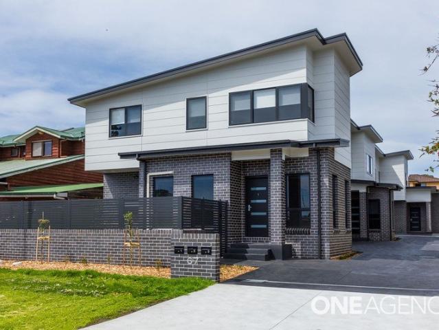 Brand new Townhouse In Oak Flats