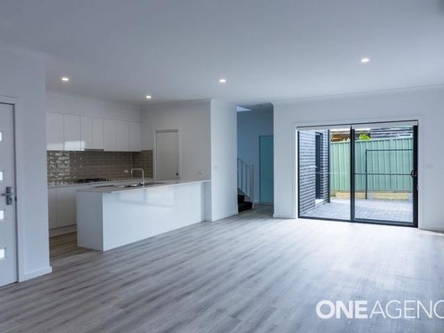 Brand new townhouse In Oak Flats