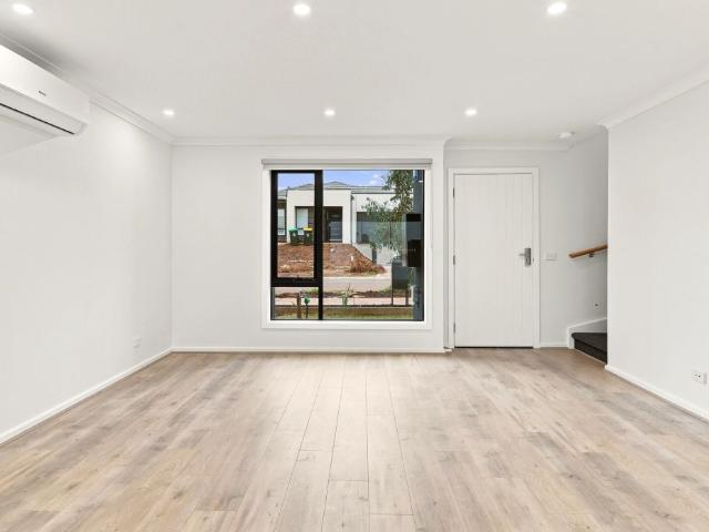 BRAND NEW TOWNHOUSE IN BACCHUS MARSH