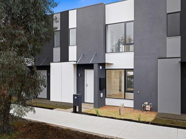BRAND NEW TOWNHOUSE IN BACCHUS MARSH