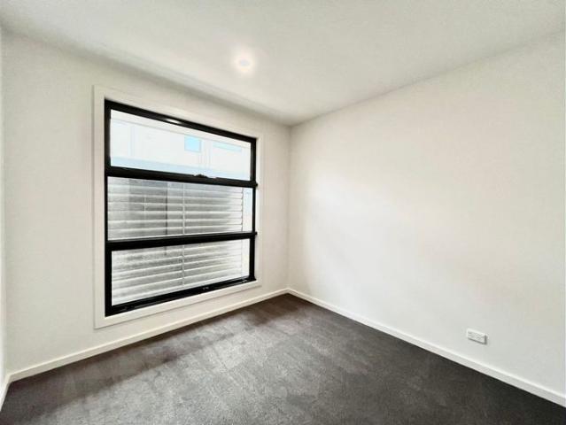 Brand New Townhouse in Doncaster! 3 Bed 2 Bathroom 1 Garage