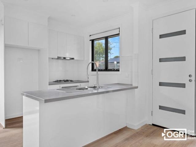 Brand New Townhouse – Walk to Station & Shops – $640/Week