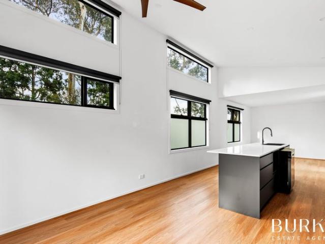BRAND NEW TOWNHOUSE WITH GOLF PARK VIEWS