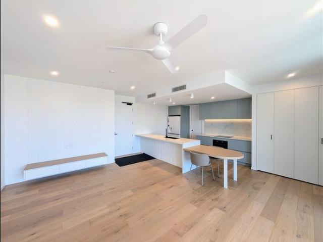 Brand New Top Floor River View Apartment in Boutique 'Adagio' — Whitegoods included