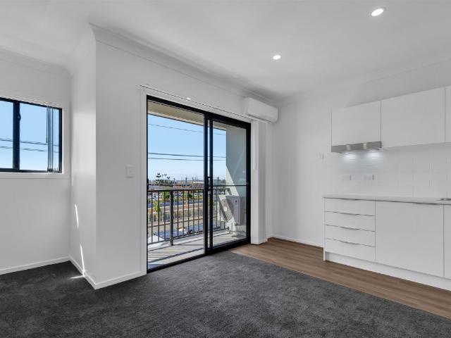 BRAND NEW TOP FLOOR UNFURNISHED STUDIO ONLY 1 REMAINS! FANTASTIC GEEBUNG LOCATION!