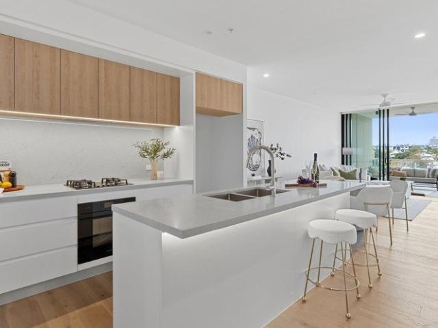 Brand New Top Floor 3 Bedroom Apartment with Spectacular City Views