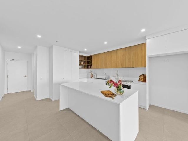 Premium Absolute Waterfront Living