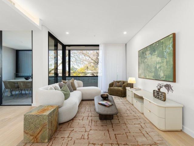 BRAND NEW THREE BEDROOM + STUDY | 167SQM TOTAL | PRIVATE COURTYARD & WINTERGARDEN